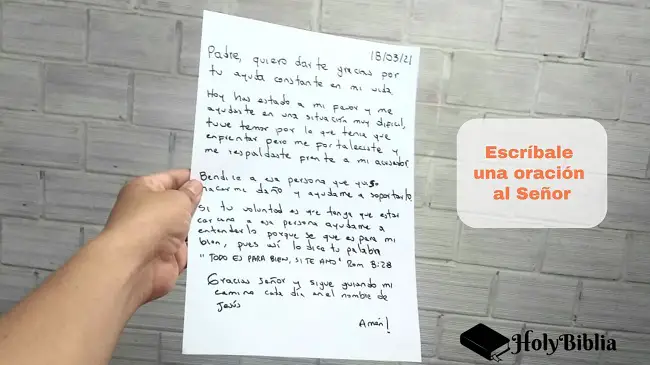Devocional de una persona escrito en una carta a mano con tinta negra